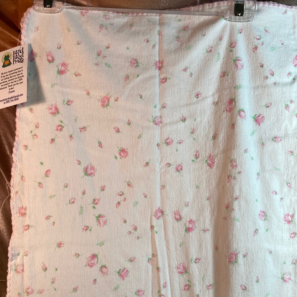 Vintage‎ 50’s receiving blanket 30 x 36 white with pink roses & pink edges B3